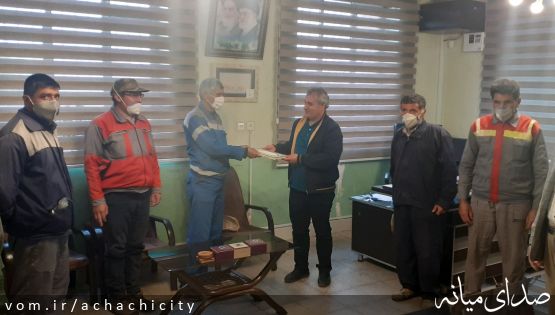 تقدیر از زحمات کارگران خدمات شهر شهرداری آچاچی، به مناسبت روز جهانی کار و کارگر