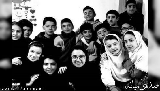 تلاشهای یک معلم دهه هفتادی در روستای دور افتاده میانه /از تجهیز مدرسه تا شروع آموزش با تلاوت قرآن